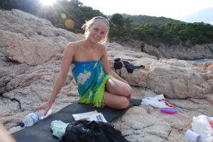 Read more about the article مغامرتي الجنسية الحارقة في فندق باريس أثناء رحلة عمل