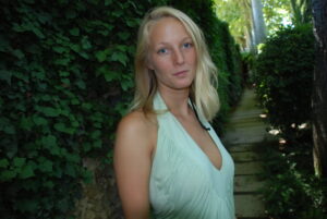 Read more about the article مغامرتي الساخنة في فندق المطار مع غريب مثير