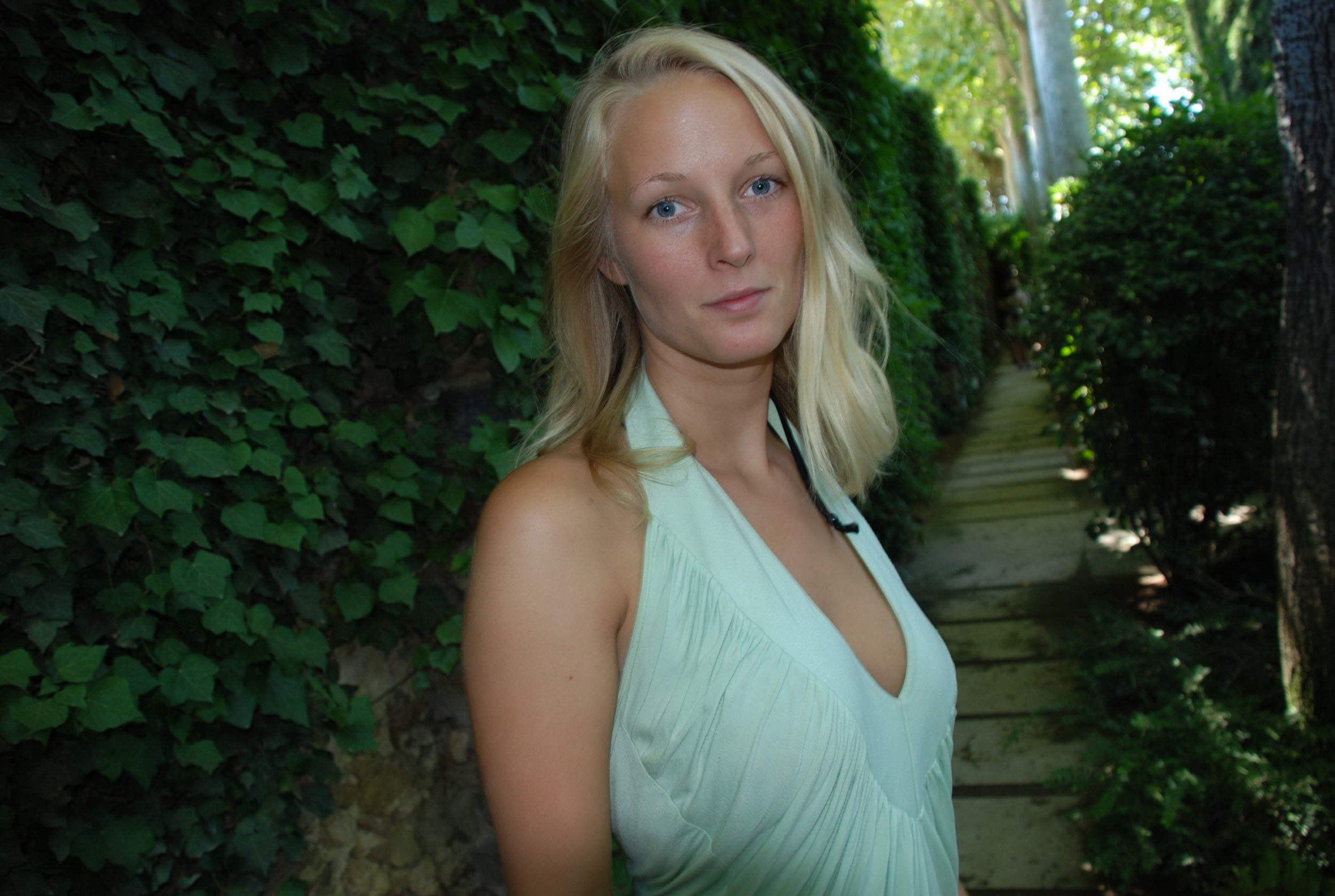 Read more about the article مغامرتي الساخنة في فندق المطار مع غريب مثير