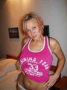 Read more about the article مغامرتي الساخنة في فندق المطار أثناء الإيقاع الطارئ