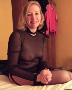 Read more about the article مغامرتي الساخنة مع غريب في فندق المطار أثناء إيقاف مفاجئ