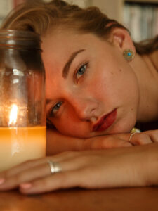 Read more about the article مغامرتي الجنسية الحارقة في إيصالة يونانية مع غريب