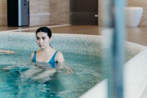 Read more about the article مغامرة ساخنة في رحلة عمل: لقاء مع غريب في فندق بيروج