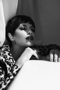 Read more about the article لقاء ساخن في فندق المطار: مغامرتي مع غريب أثناء الإيقاعة