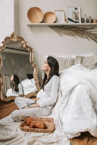 Read more about the article مغامرتي الساخنة في فندق المطار أثناء الإيقاع الطارئ
