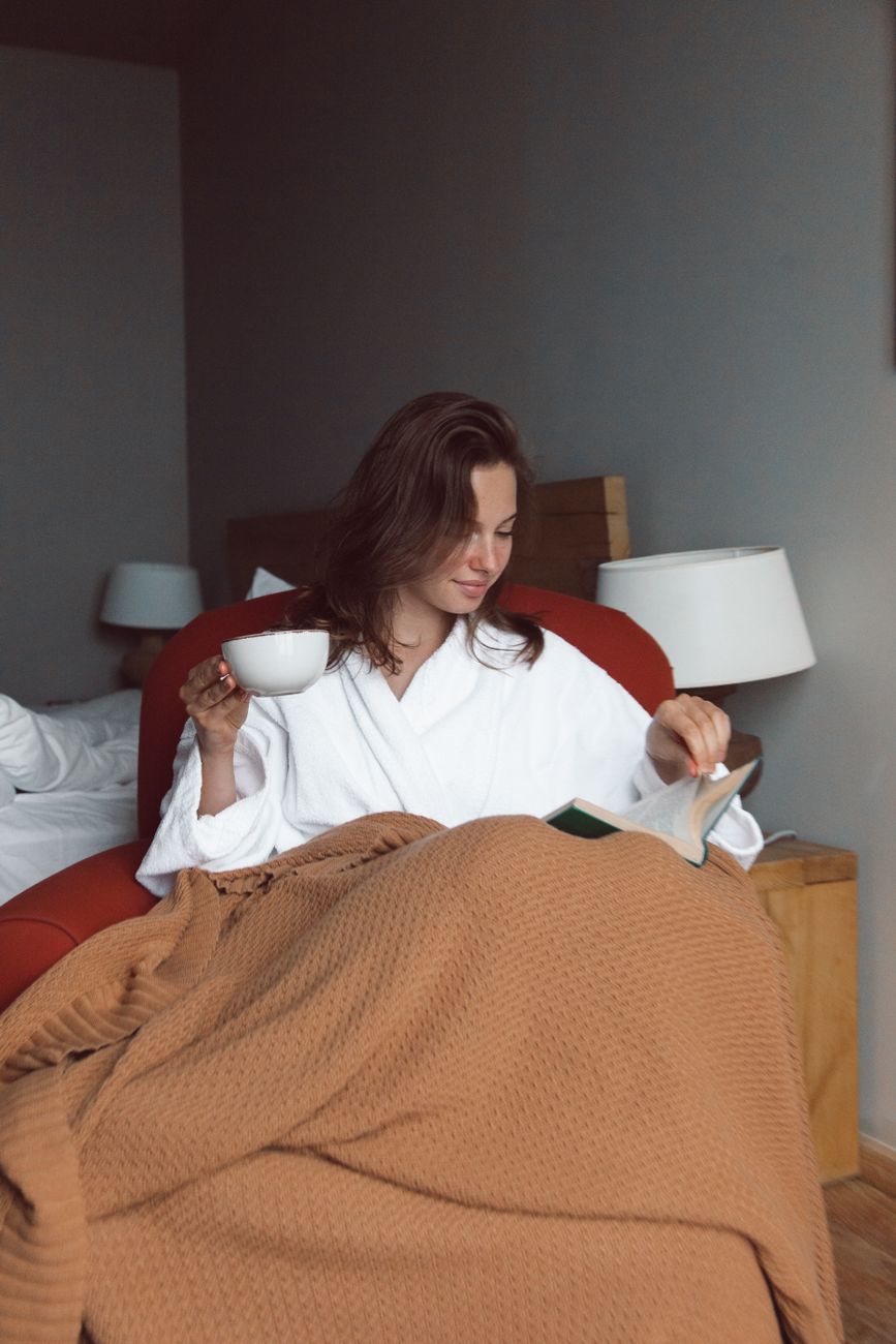 Read more about the article لقاء حار في فندق المطار: مغامرتي السرية مع غريب