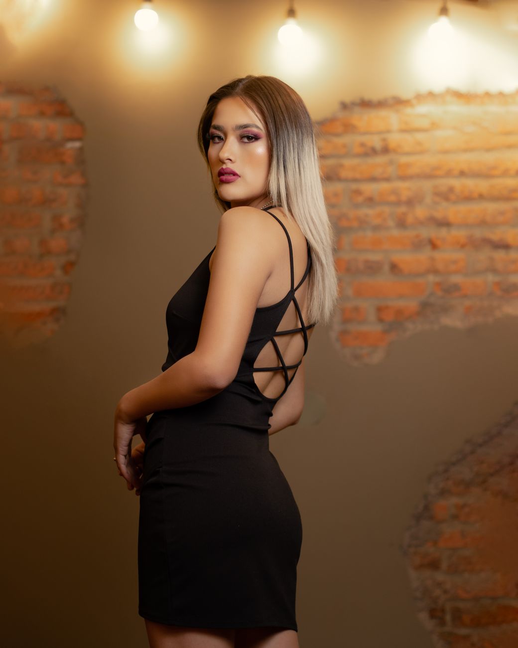 Read more about the article مغامرتي الساخنة مع الغريب الخجول في فندق الإيقاف
